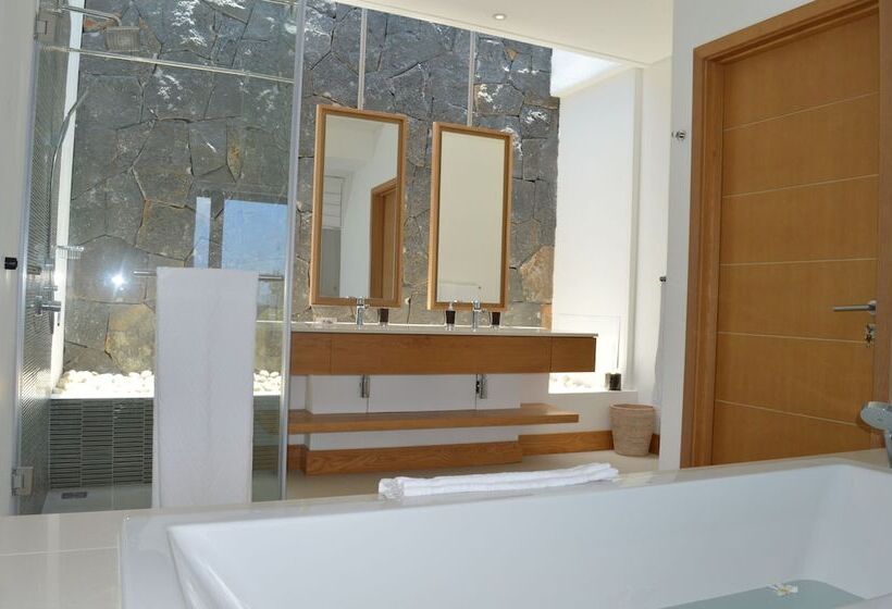 Rose Des Sables Beachfront Apartments