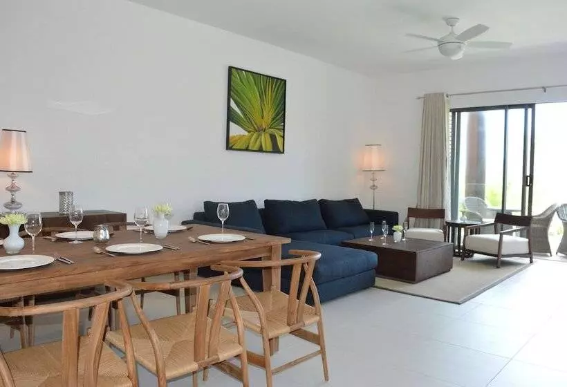 Rose Des Sables Beachfront Apartments