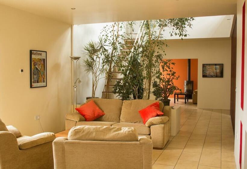 민박 Blue Door House