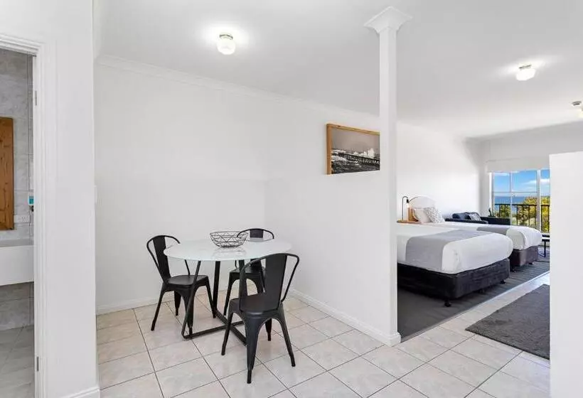 Coast Motel And Apartments