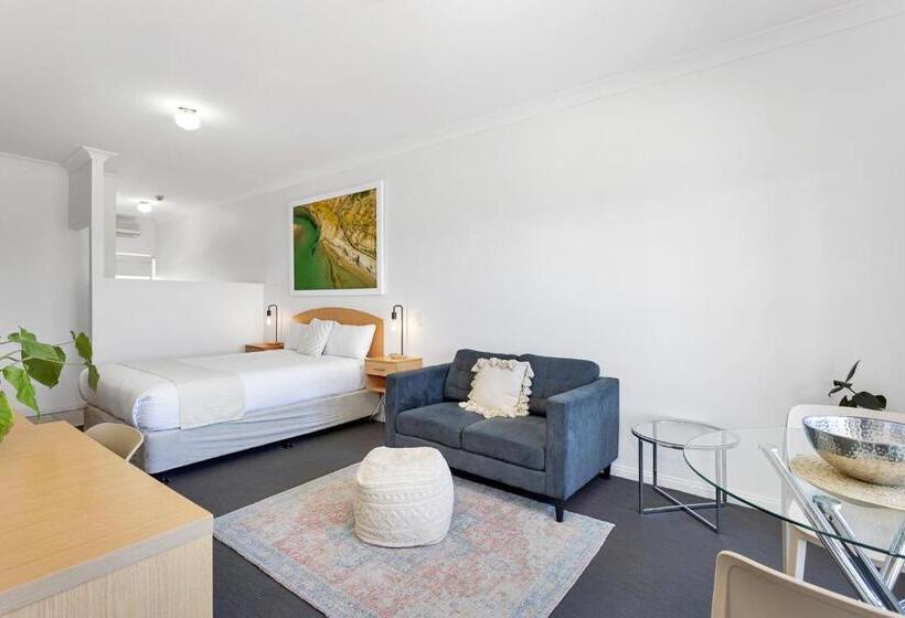 Coast Motel And Apartments