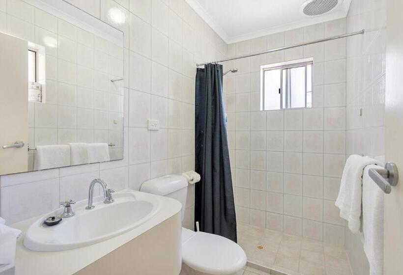 Coast Motel And Apartments