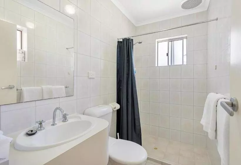 Coast Motel And Apartments