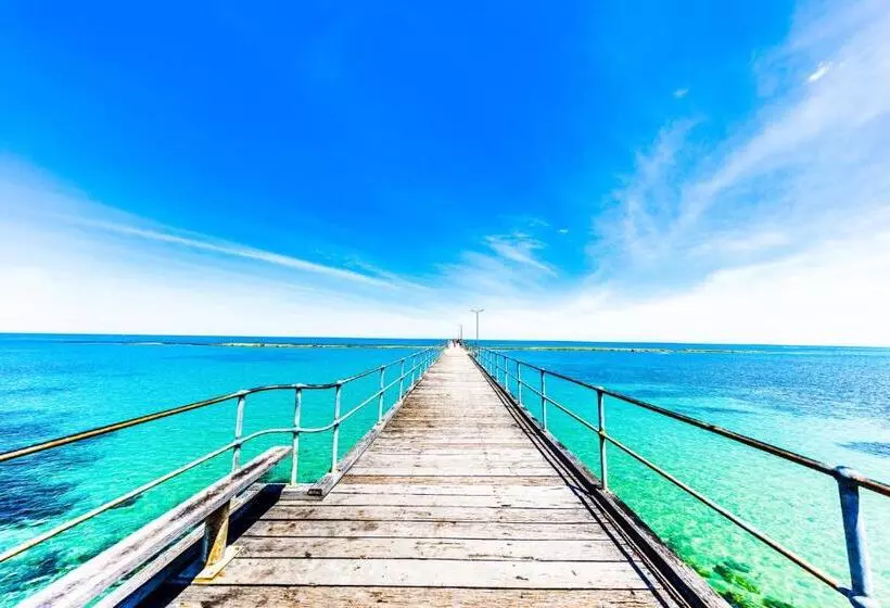 Coast Motel And Apartments