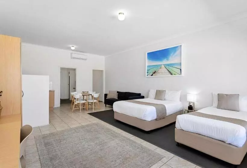 Coast Motel And Apartments