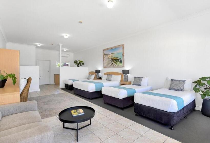 Coast Motel And Apartments