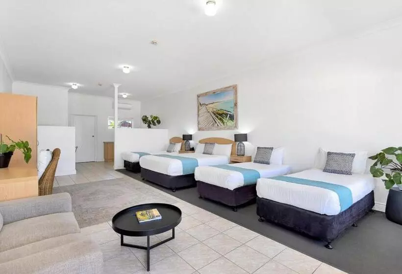 Coast Motel And Apartments