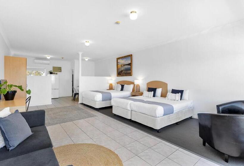 Coast Motel And Apartments