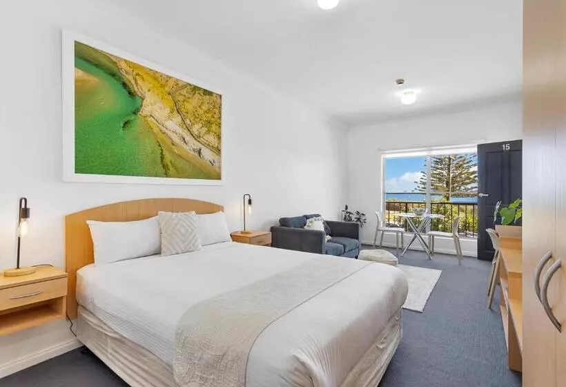 Coast Motel And Apartments