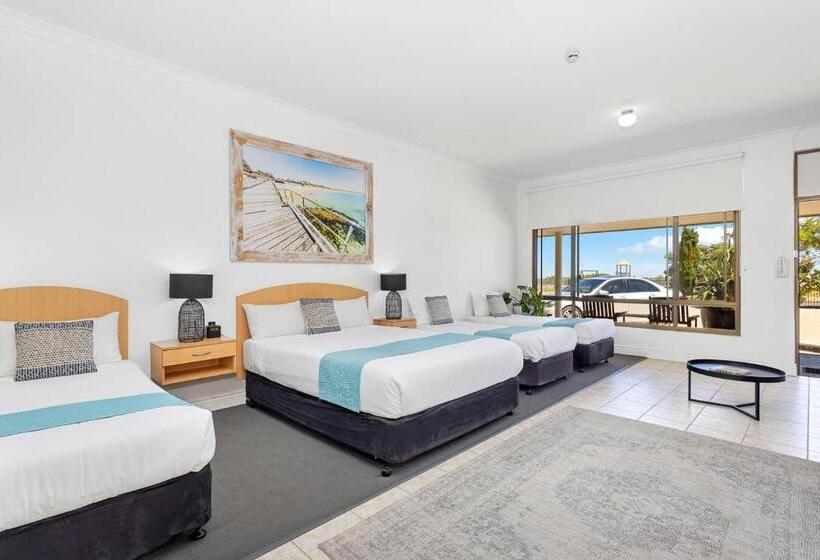 Coast Motel And Apartments