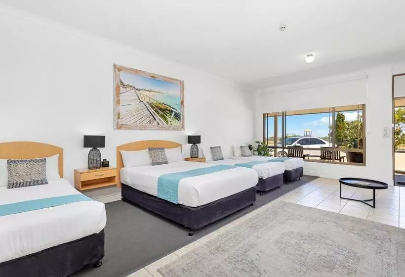 Coast Motel And Apartments