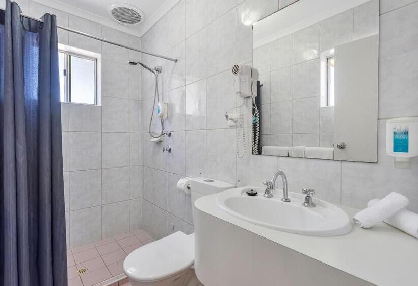 Coast Motel And Apartments