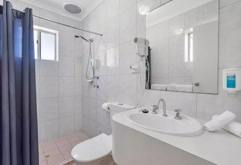 Coast Motel And Apartments