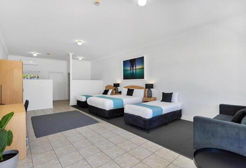 Coast Motel And Apartments