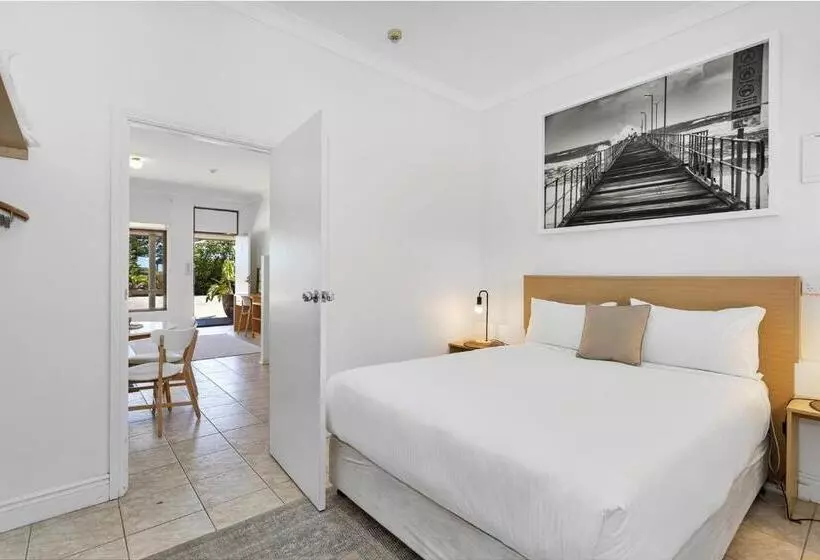 Coast Motel And Apartments