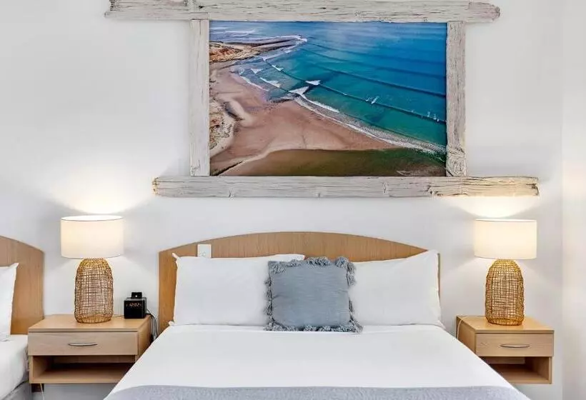 Coast Motel And Apartments