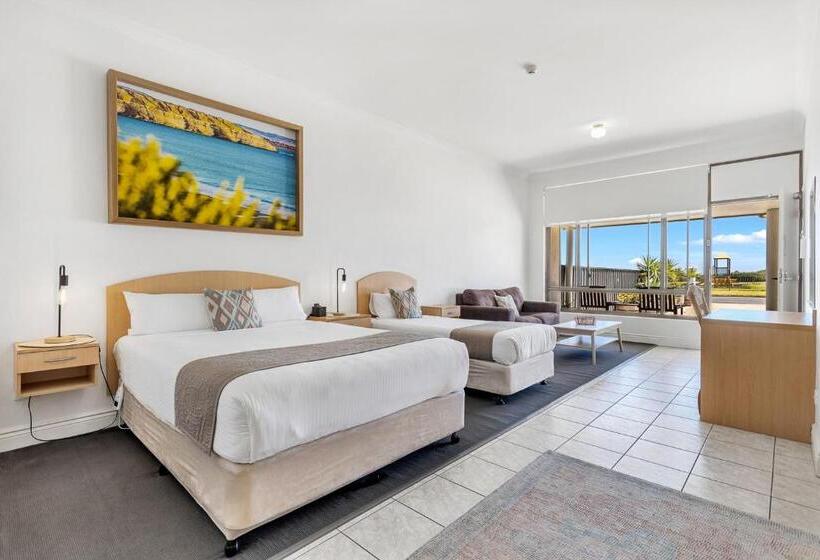 Coast Motel And Apartments