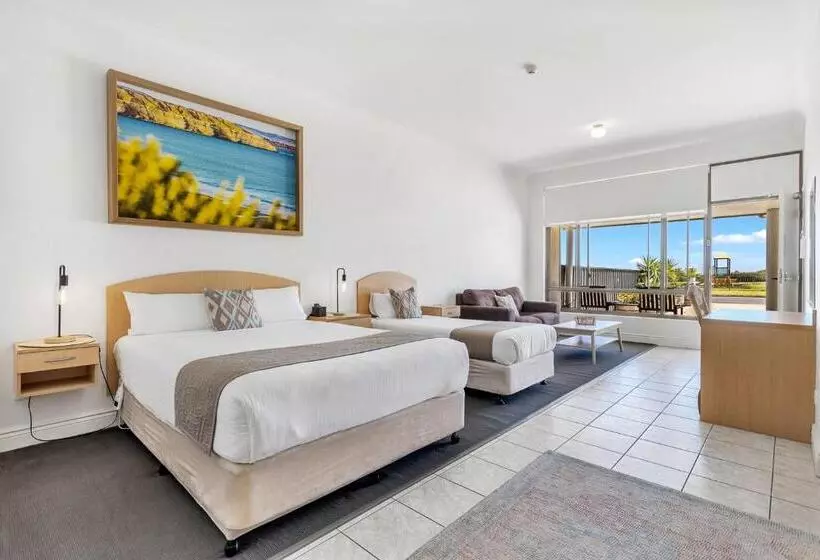 Coast Motel And Apartments