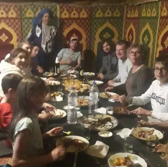 Hotelli Bivouac Erg Znaigui