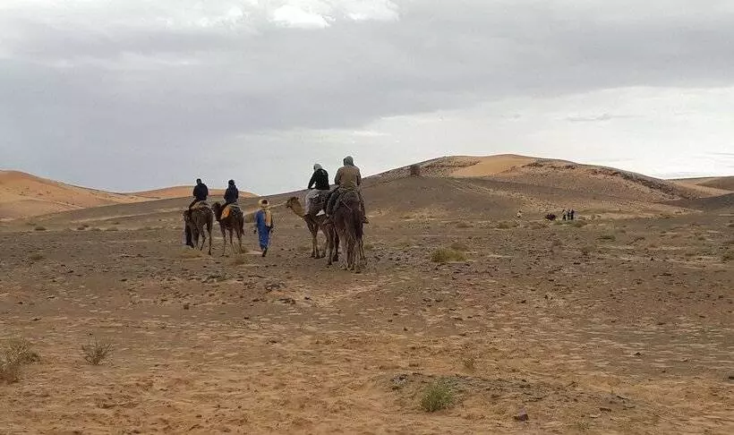 Hotelli Bivouac Erg Znaigui