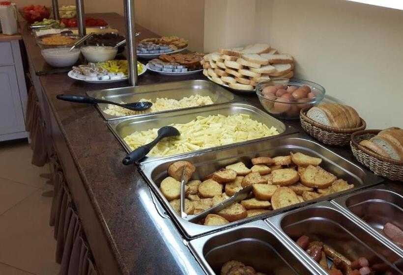 هتل Black Sea   Breakfast, Pool & Free Parking