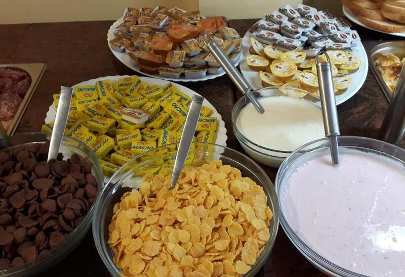 هتل Black Sea   Breakfast, Pool & Free Parking