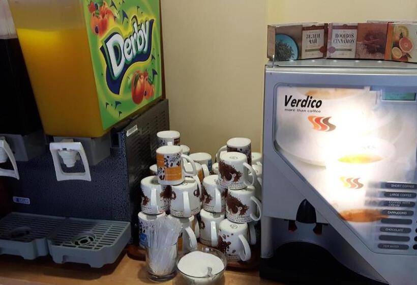 هتل Black Sea   Breakfast, Pool & Free Parking