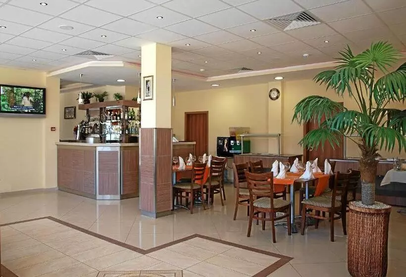 ホテル Black Sea   Breakfast, Pool & Free Parking