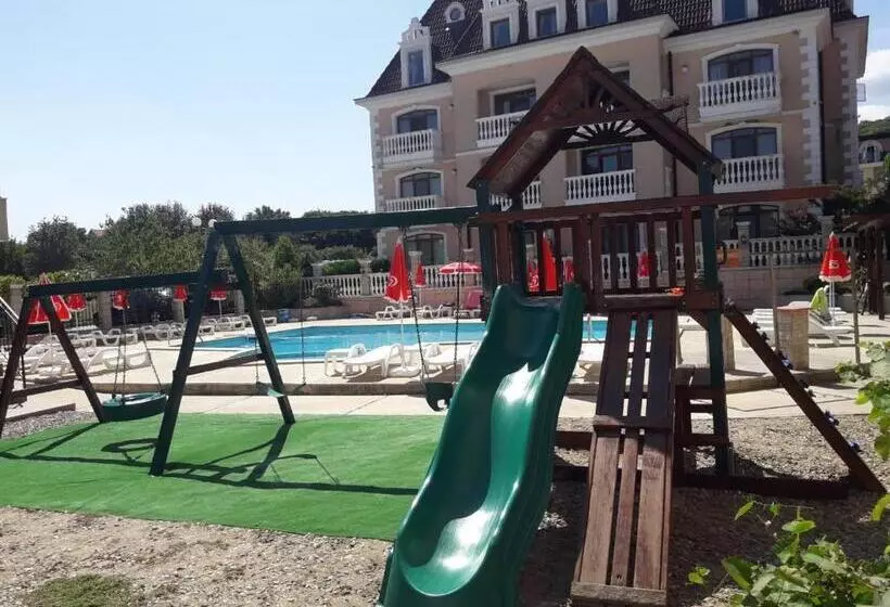 ホテル Black Sea   Breakfast, Pool & Free Parking