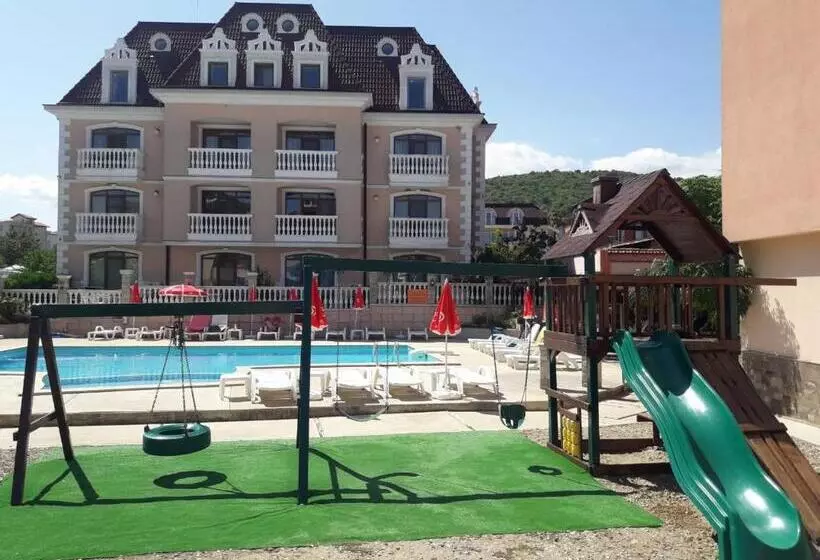 ホテル Black Sea   Breakfast, Pool & Free Parking