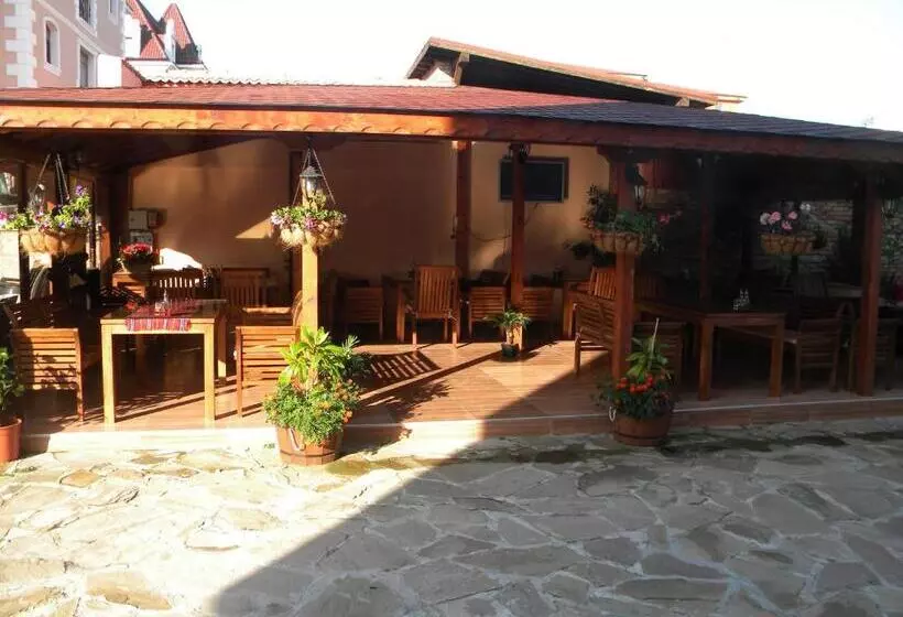 ホテル Black Sea   Breakfast, Pool & Free Parking
