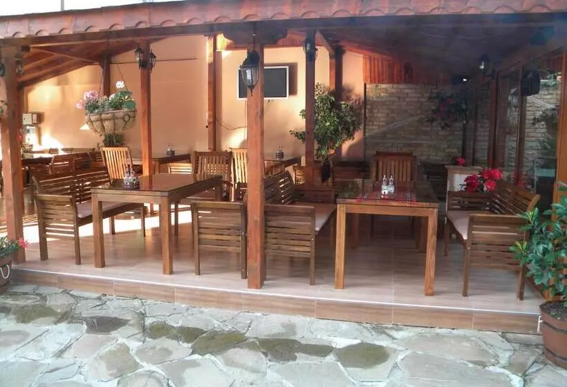 ホテル Black Sea   Breakfast, Pool & Free Parking