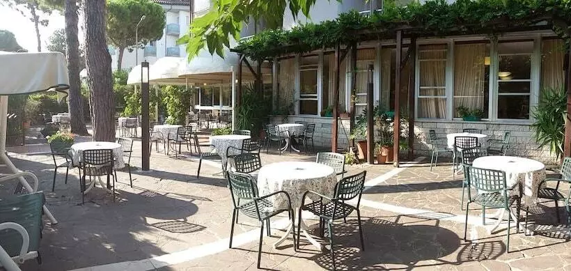 Hotelli Fior Di Pino