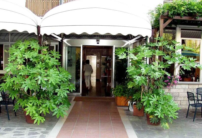 فندق Fior Di Pino