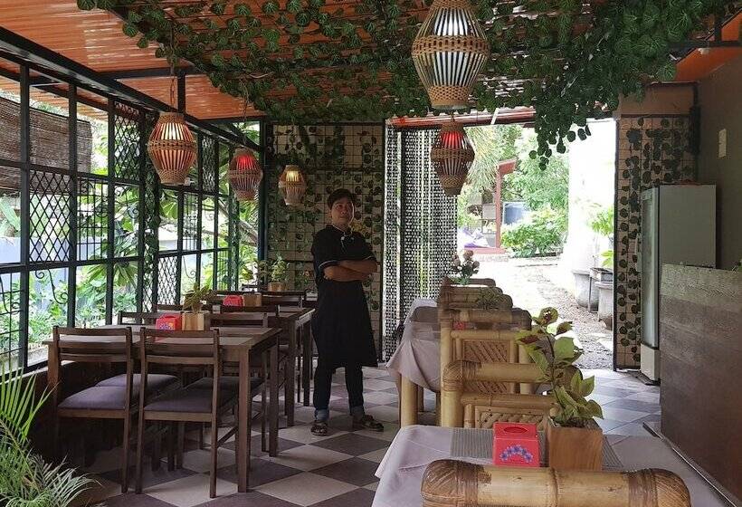 Bed and Breakfast Nipah Pool Villas & Restaurant