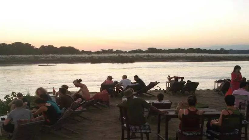 هتل Chitwan Tiger Camp