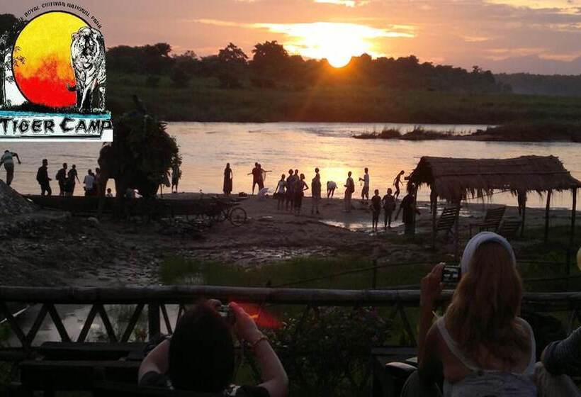 هتل Chitwan Tiger Camp