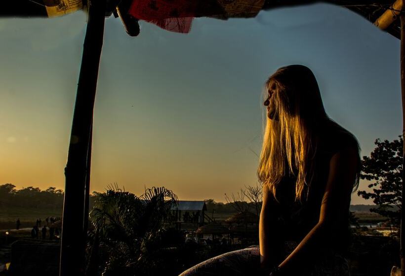 هتل Chitwan Tiger Camp