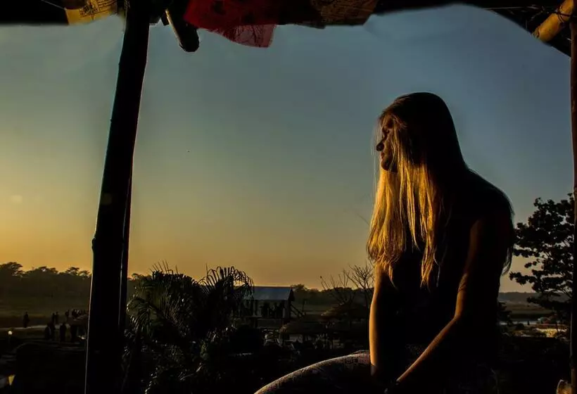 هتل Chitwan Tiger Camp