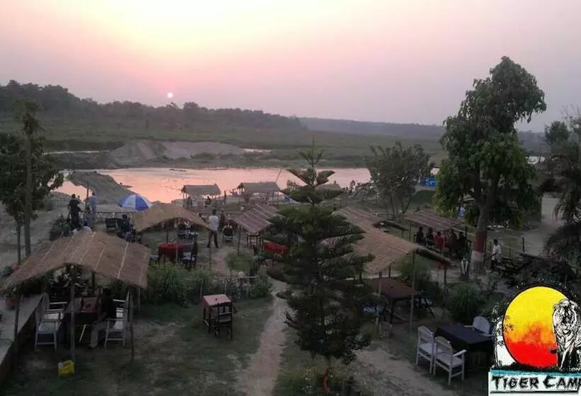 هتل Chitwan Tiger Camp