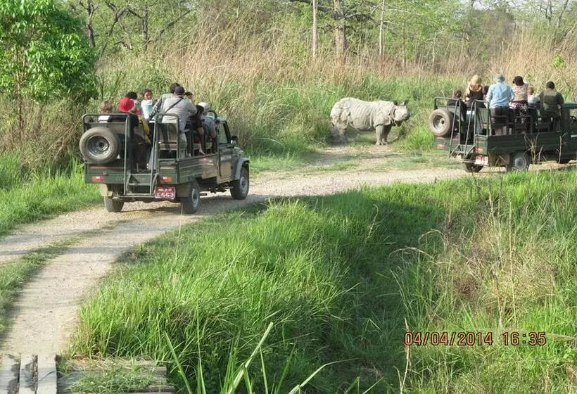 هتل Chitwan Tiger Camp