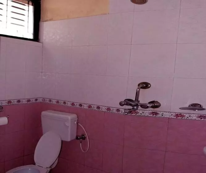 هتل Chitwan Tiger Camp