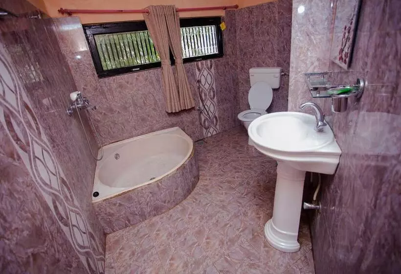 هتل Chitwan Tiger Camp