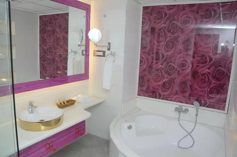 هتل The Grand Empire A Boutique