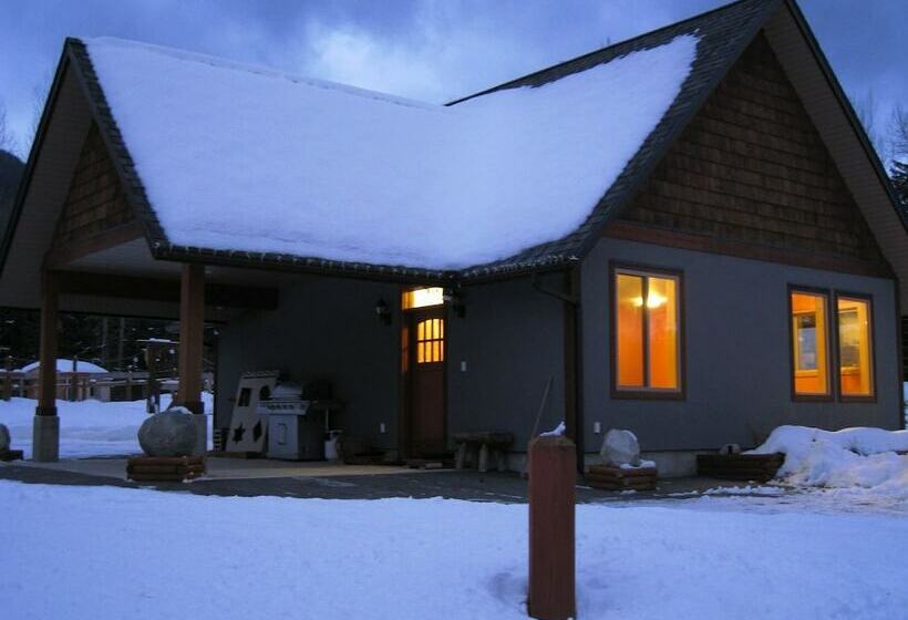 Mountain Town Properties Aladar's Guest Cabin