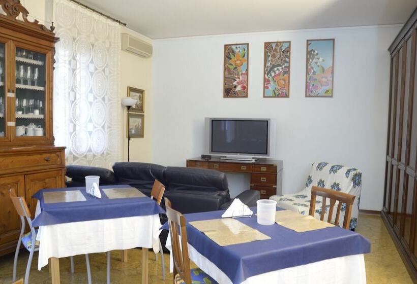 تختخواب و صبحانه Mel Affittacamere