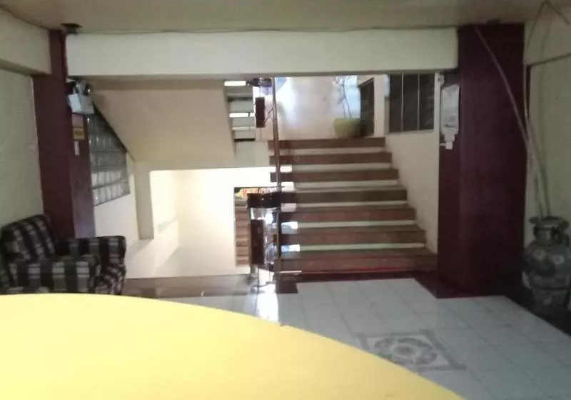 Hotelli Garcia Legaspi Mansion