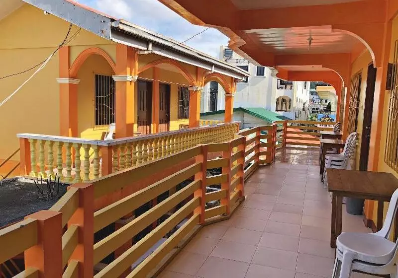 ホテル Queen Of Isle Restaurant And Cottages