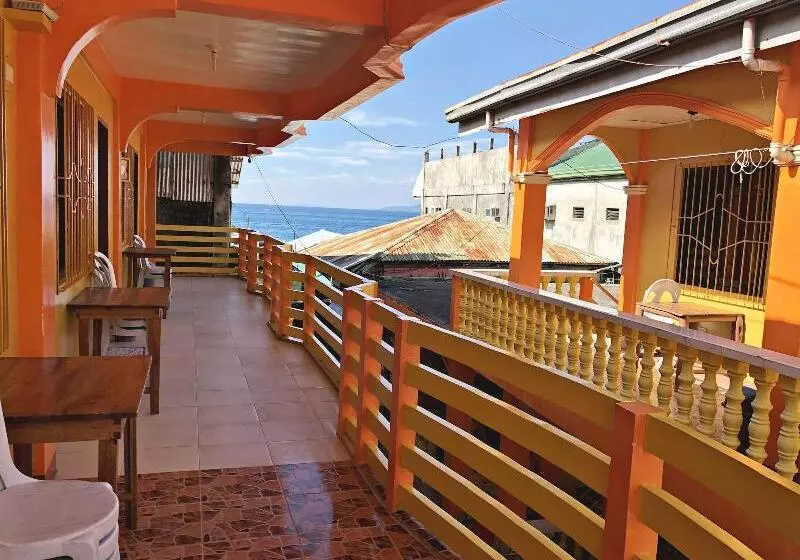 ホテル Queen Of Isle Restaurant And Cottages