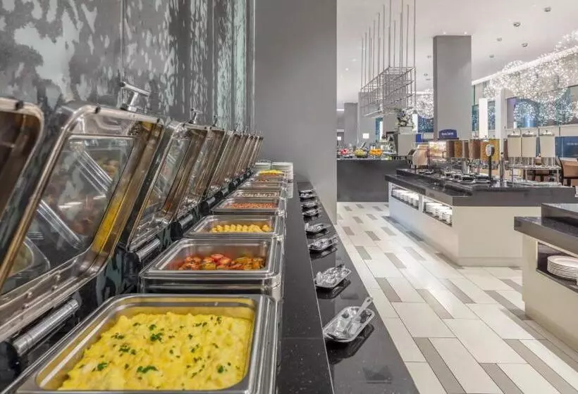 Hotelli Holiday Inn Express Kota Kinabalu City Centre By Ihg